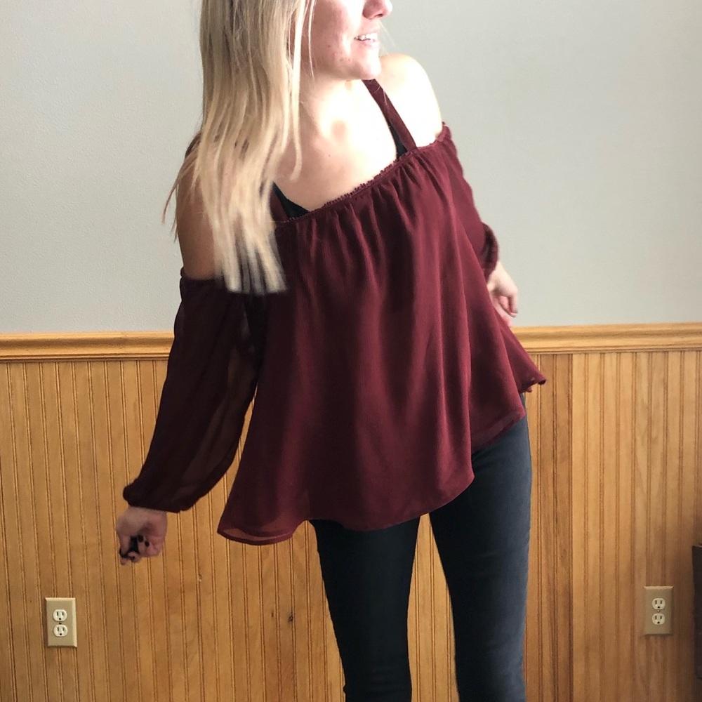 Express Sexy Off The Shoulder Top - Picture 3 of 9